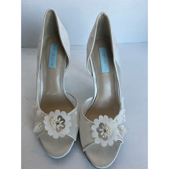 Betsey Johnson White Floral Embellished Heels - Picture 4 of 13